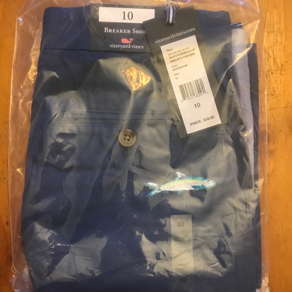 Vineyard Vines NWT boys Blue shark size 10 shorts - Picture 2 of 3